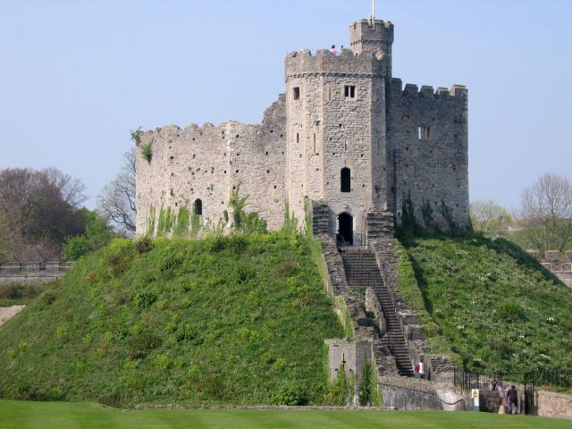 http://img48.xooimage.com/files/d/2/4/01-cardiff-castle-18589f5.jpg